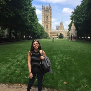 Meet your Posher, Elyse